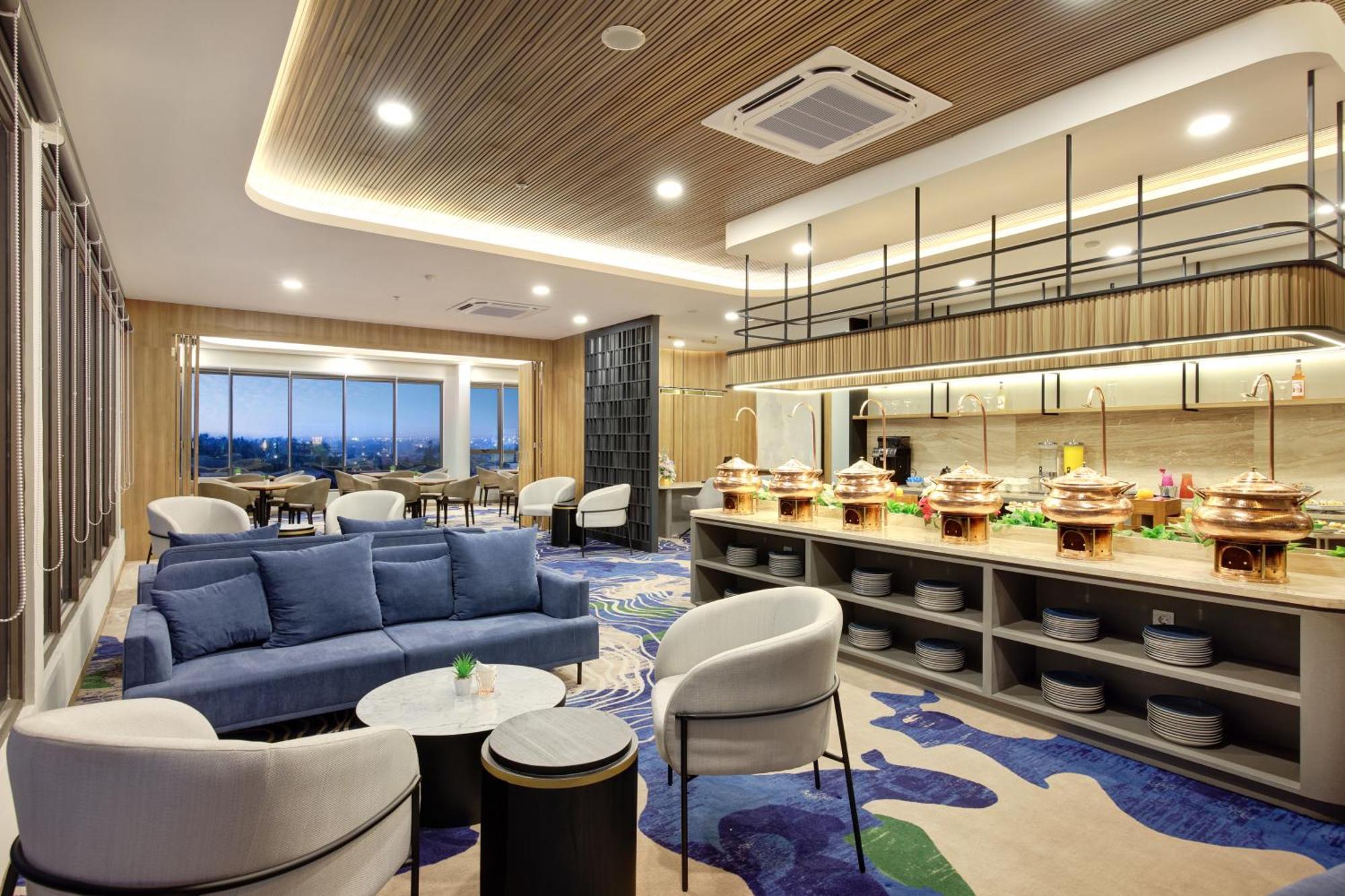 Aston Palu Hotel & Conference Center Ngoại thất bức ảnh